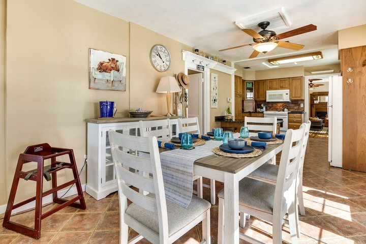 Lakefront Tavares Home w / Deck Patio & Dock!
