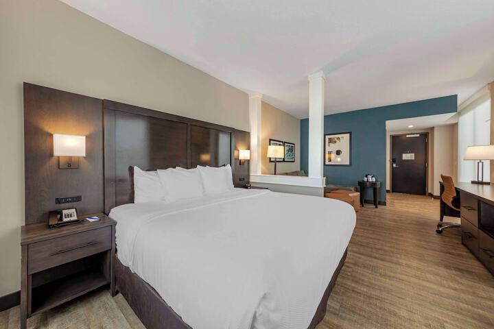 Comfort Inn & Suites Miami International Airport