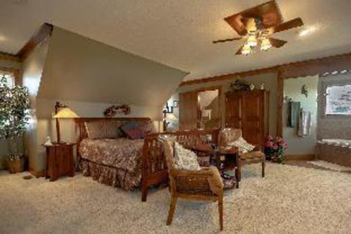 THE DICKEY HOUSE BED & BREAKFAST