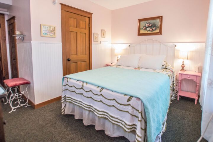 Room 107 of 162