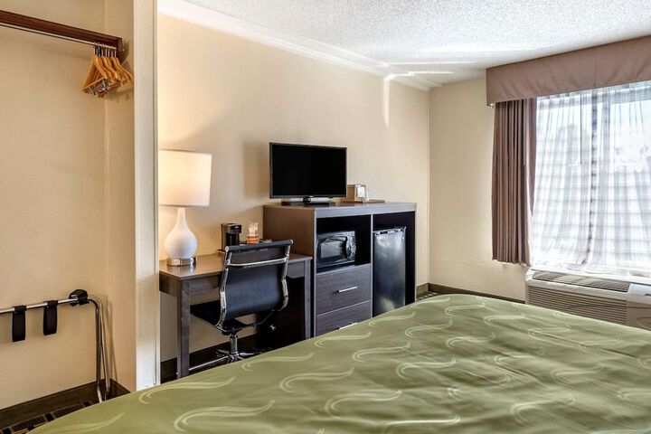 Room 21 of 32