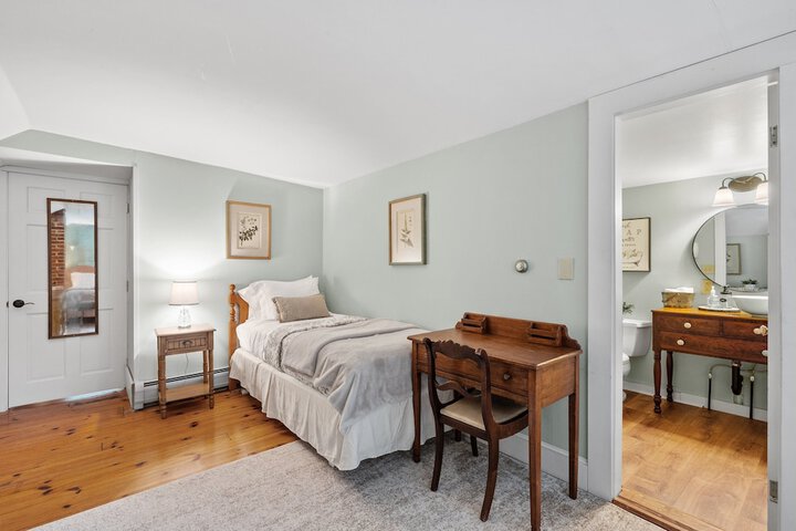 Room 40 of 115