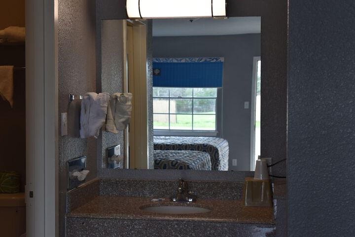 Room 11 of 16