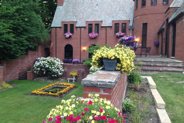 PURCELL MANSION B & B