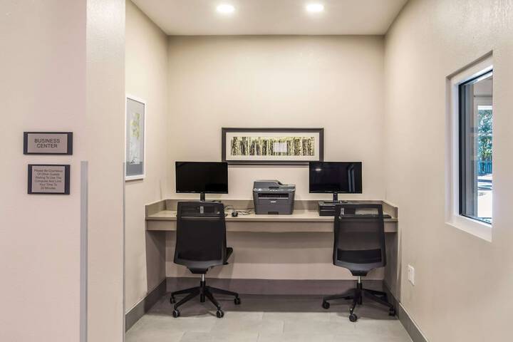 Business Center 47 of 48
