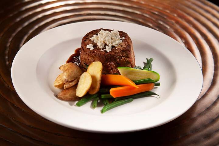 Dining 54 of 65