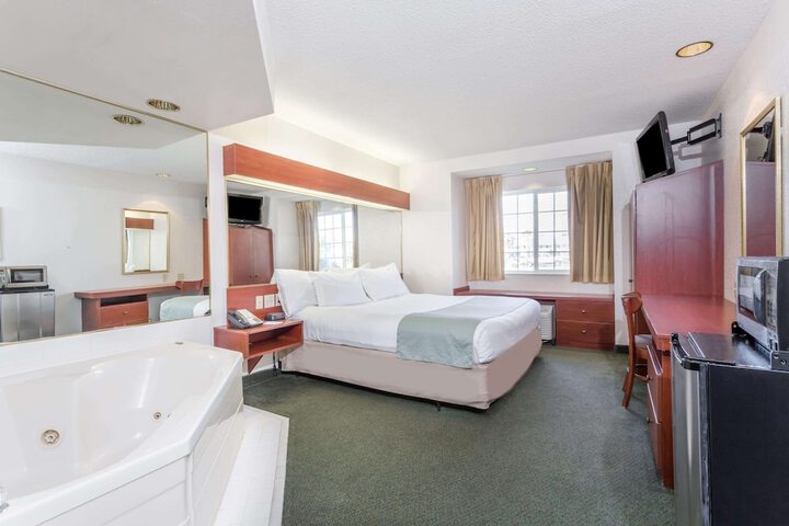 Room 8 of 20