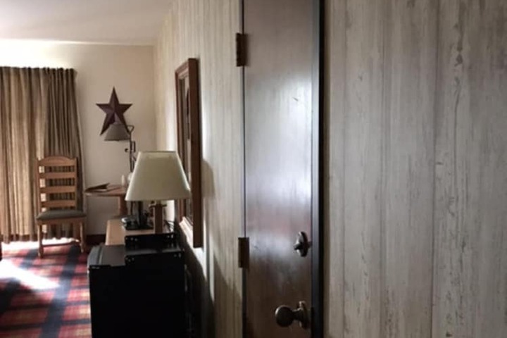 Room 37 of 59