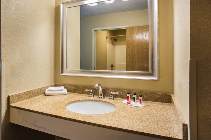 Room 10 of 14