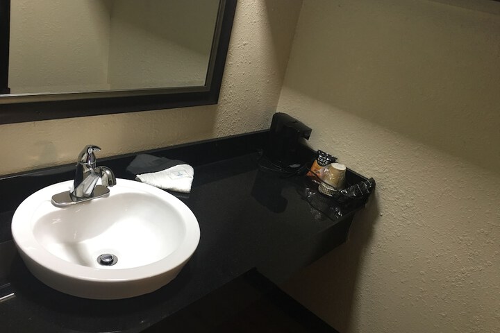 Room 17 of 32