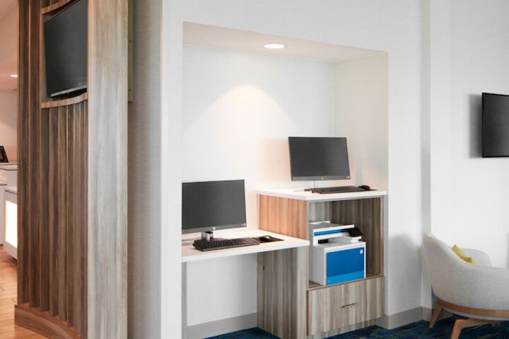 Business Center 40 of 42