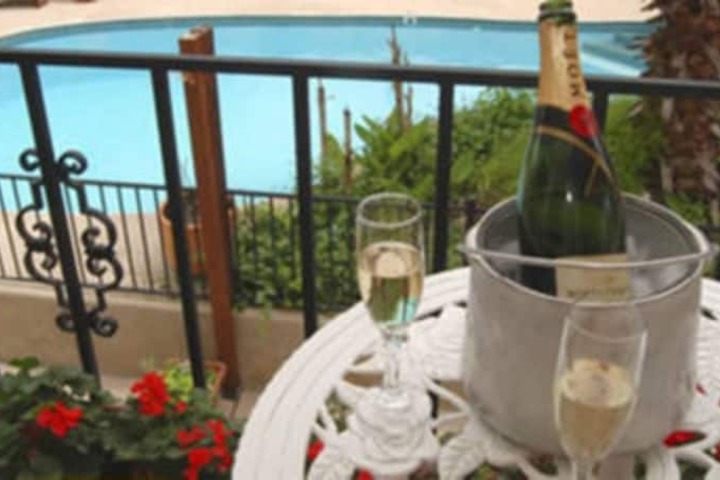 The Lakehouse Bed & Breakfast