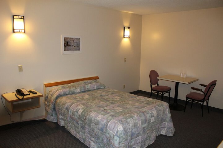 Room 17 of 28