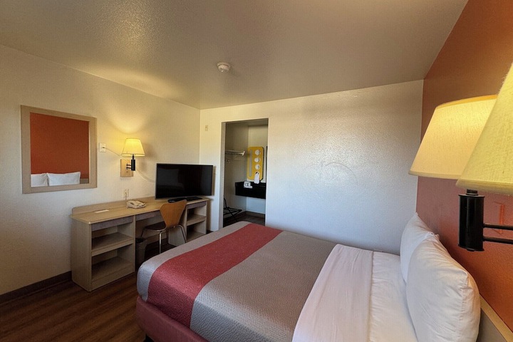 Motel 6 Bellflower CA - Los Angeles
