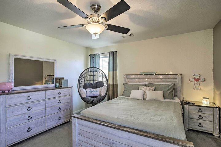 Luxe Home 30 Miles to Houston w / Pool & Grill