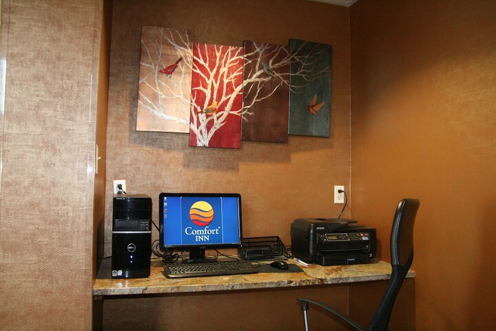 Business Center 39 of 41