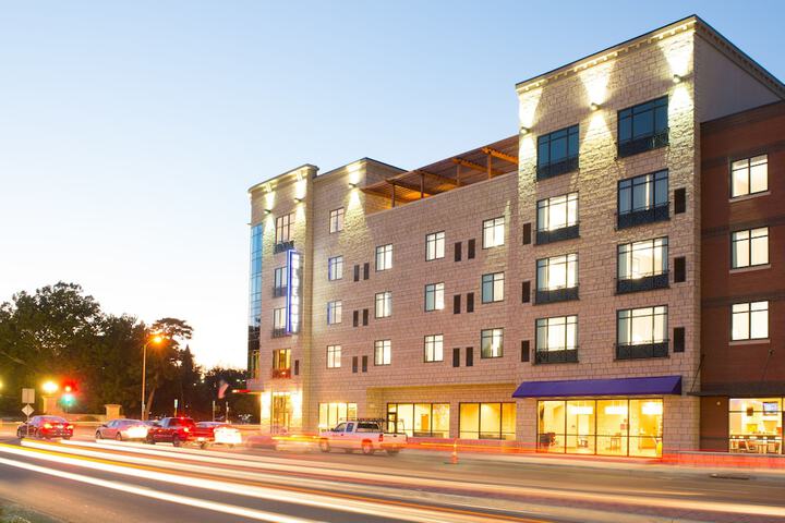 Hotel 2 of 71