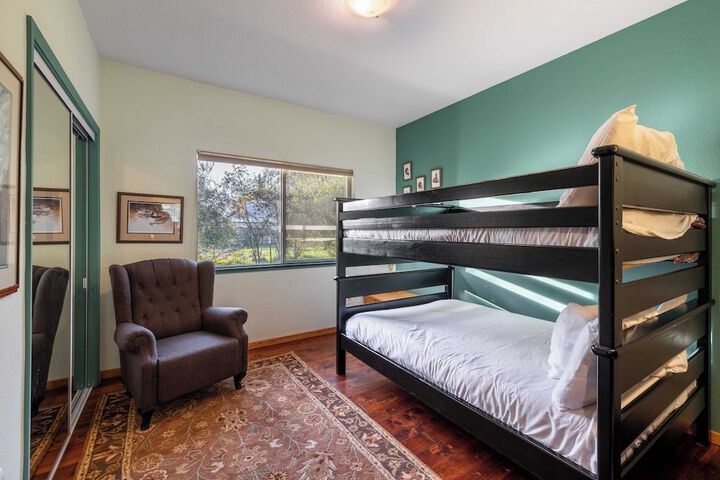 Valley of the Moon by Avantstay Tranquil Escape Large Yard w / Hot Tub & Fire Pit