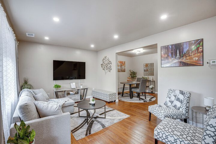 Charming Willow Grove Home w / Patio + Fire Pit!
