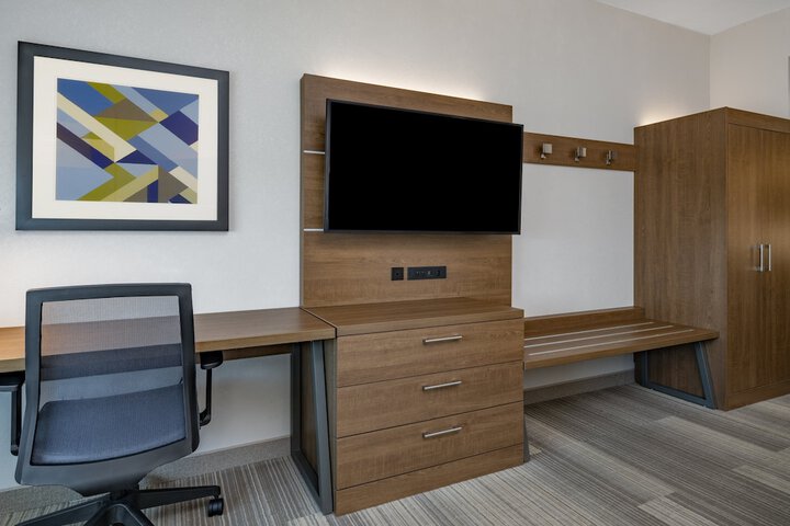Room 34 of 60