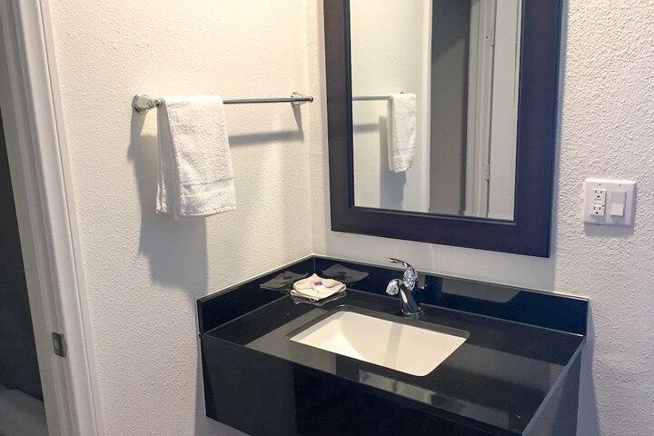 Room 17 of 35