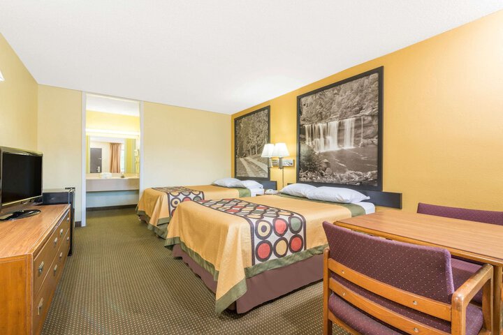 Room 10 of 17