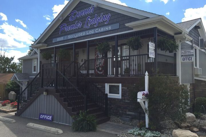 DONNAS PREMIER LODGING