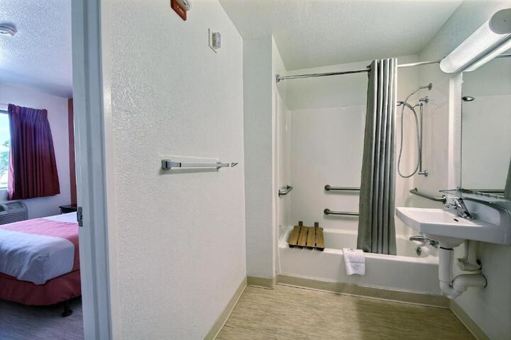 Room 25 of 35
