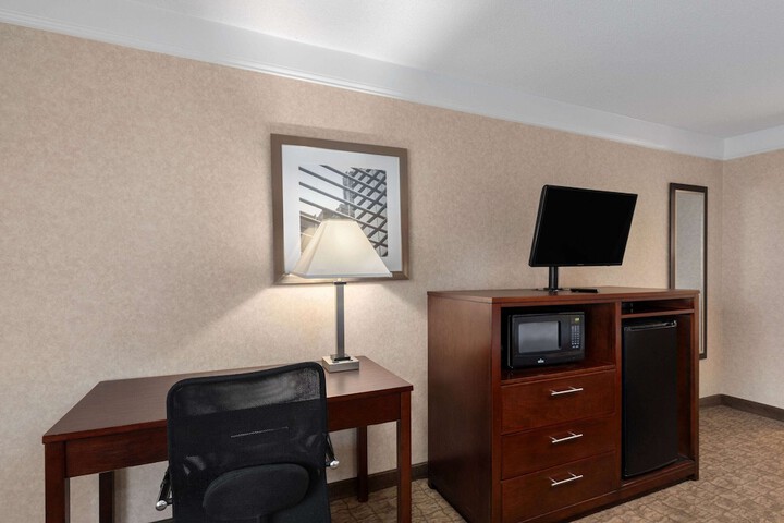 Room 21 of 38
