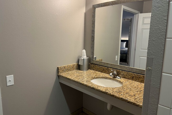 Room 21 of 33