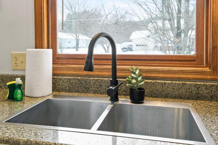 Near Ithaca!Hot Tub! LRG Home!Sleeps 12! Dogs ok!