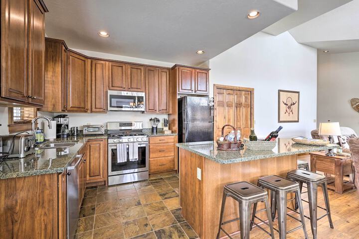 Luxe Rocky Mtn Retreat w / Hot Tub - by Winter Park