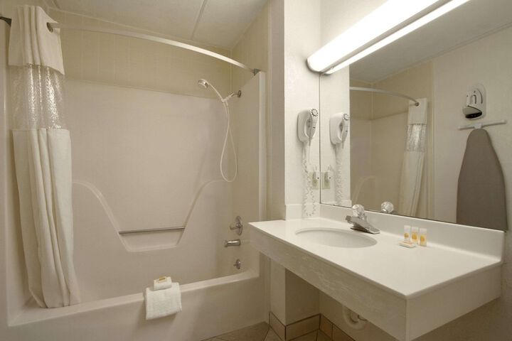 Room 6 of 12
