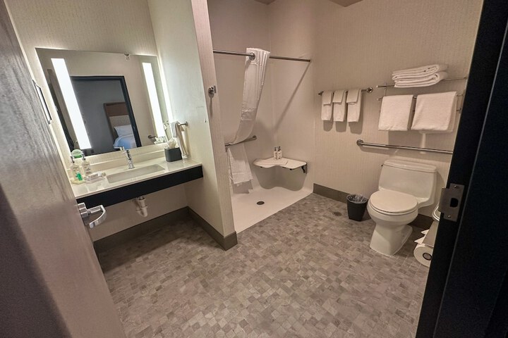 Room 35 of 96