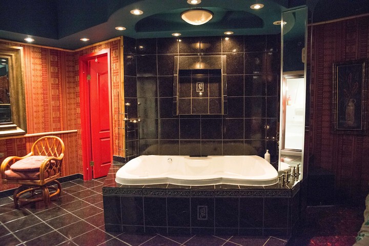 Hot Tub 58 of 62