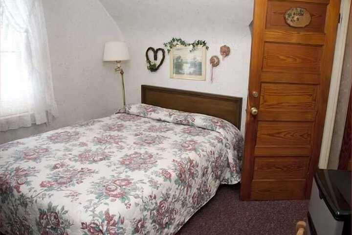 Room 49 of 76