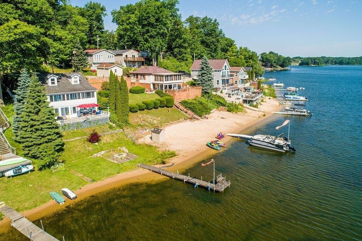 Cottage on Big Pine Island Lake