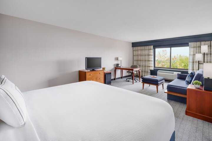 Room 32 of 49