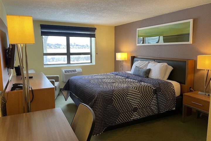 Room 33 of 81