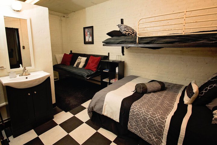 Room 27 of 67