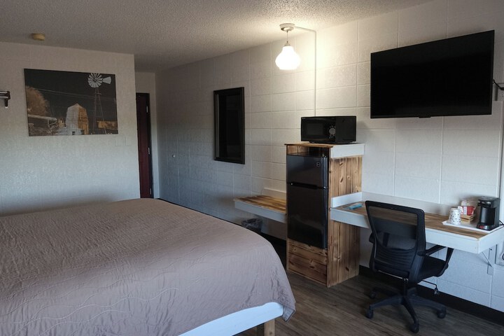 Room 6 of 12