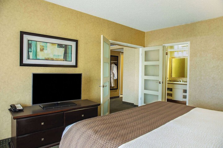 Room 30 of 46