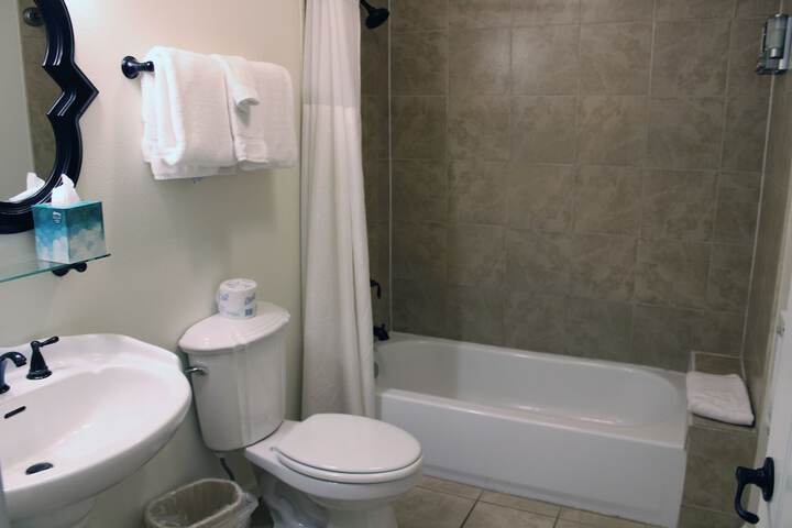 Room 8 of 40