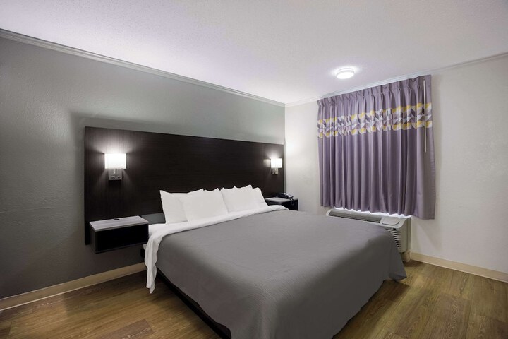 Room 21 of 39