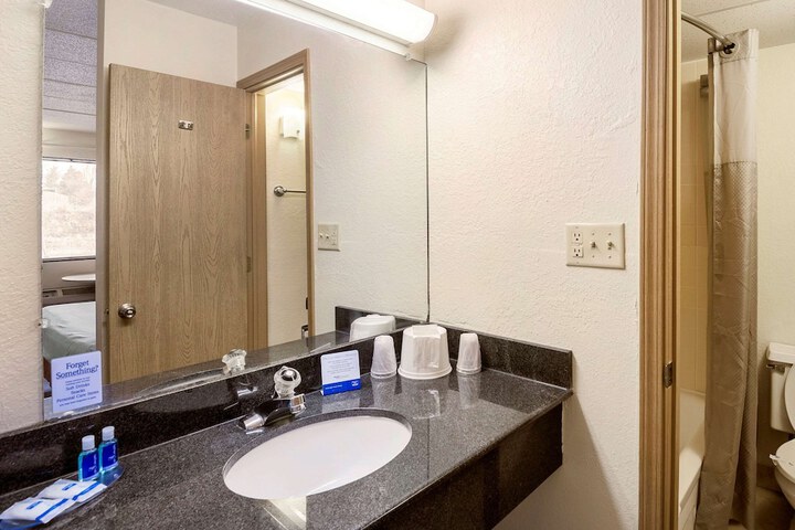 Room 25 of 49