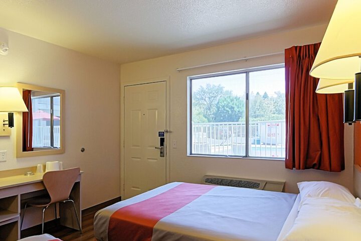 Room 25 of 25