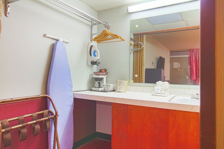 Room 26 of 65