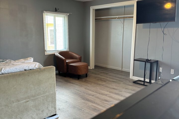 Room 8 of 9