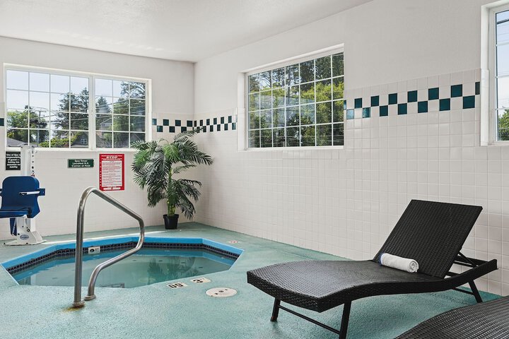 The Ashley Inn & Suites
