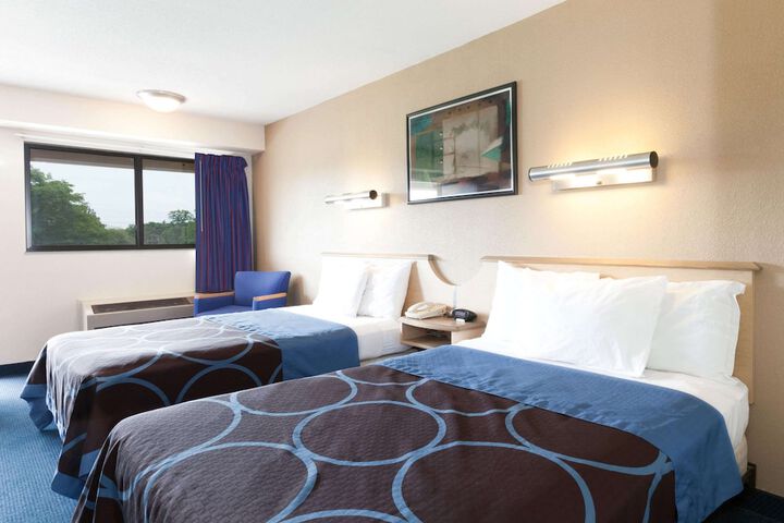 Room 4 of 15